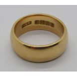 18ct wedding ring, maker 'M&M', Birmingham 1904, size R/S, 13.3g