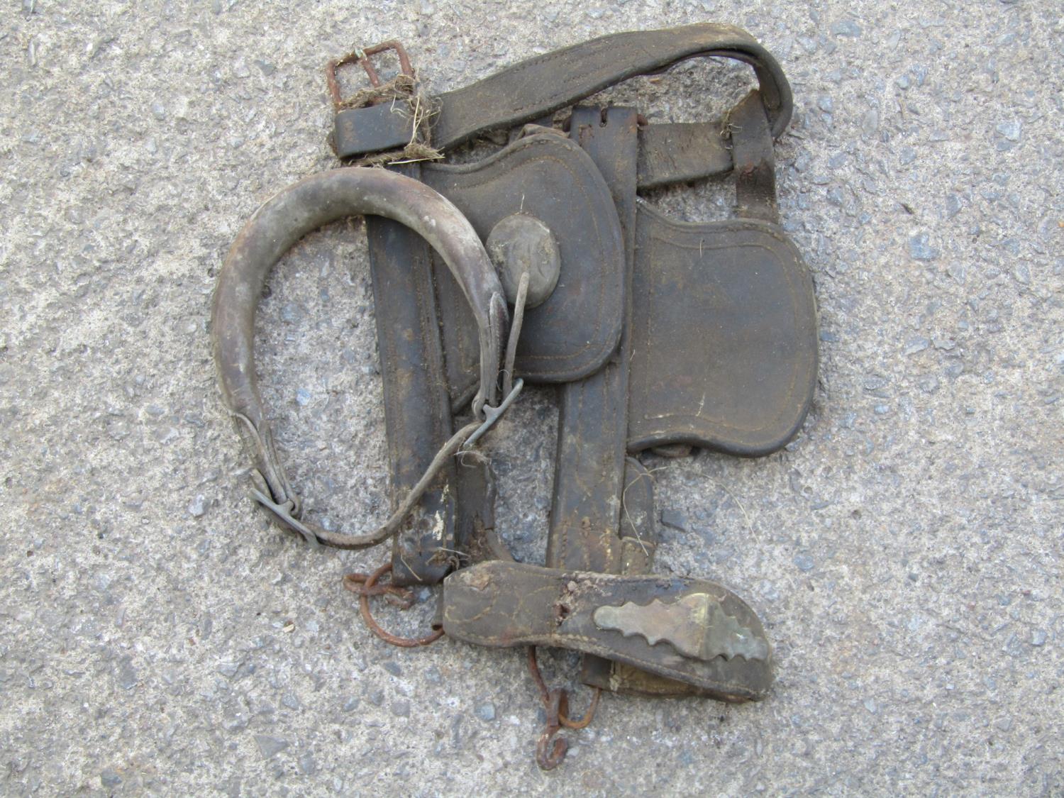 A quantity of horse harness/tack including a quantity of leather strap, blinkers, collars, etc, - Image 2 of 11