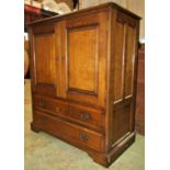 Good quality reproduction oak side cupboard in the Georgian style, partially enclosed by a pair of