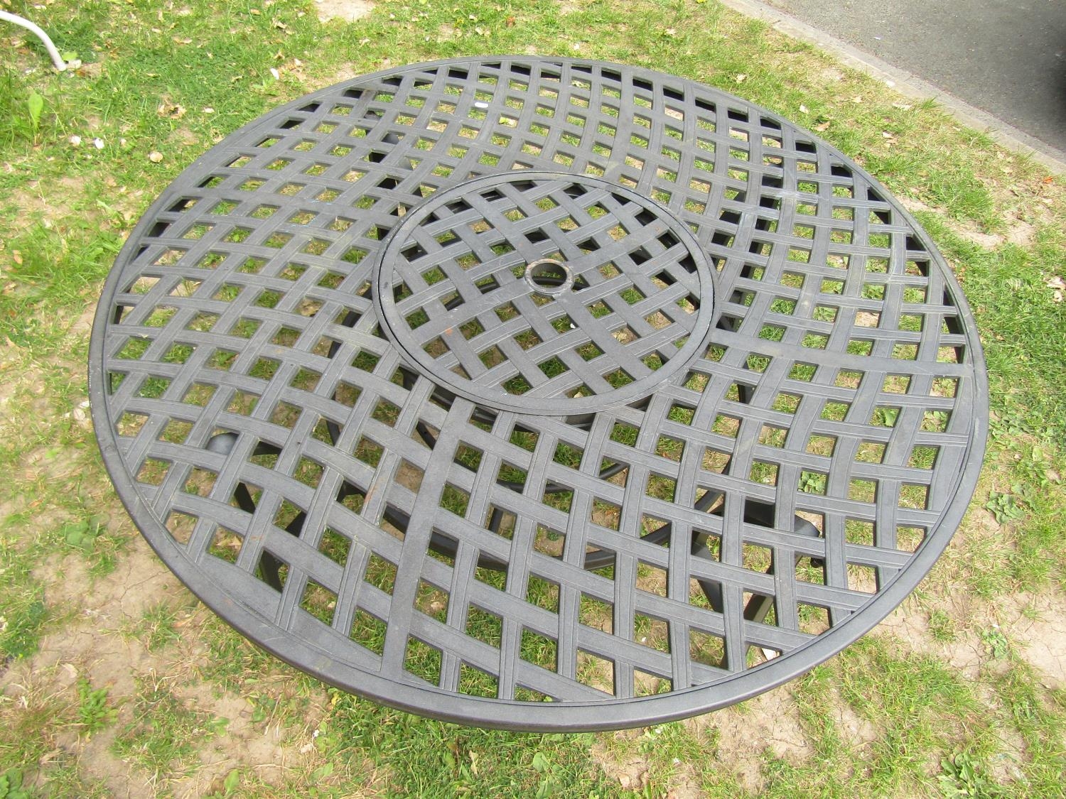 A low contemporary circular garden table with pierced lattice top 132 cm diameter x 53 cm high - Image 2 of 2