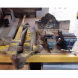 Five various engineering vices, including a 19th century leg vice, the remainder bench vices (5)