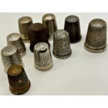 Ten thimbles, fur in silver the remainder in silver plate