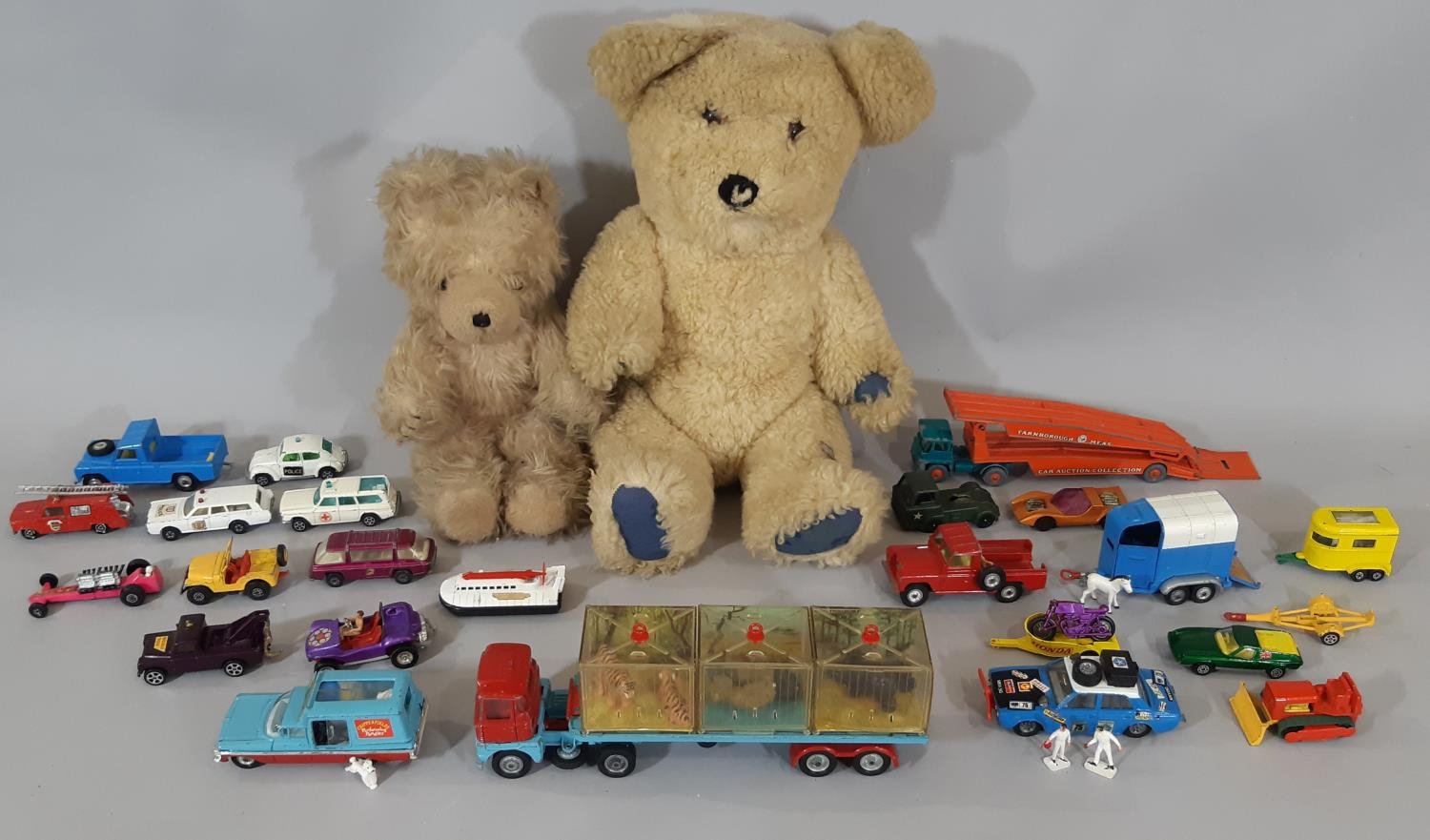 Vintage model vehicles, unboxed, including Corgi Chipperfield circus Menagerie Transporter and