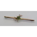 Edwardian 9ct spider bar brooch set with peridot coloured paste, 2.2g