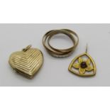 9ct tri-colour Russian wedding ring, 2.8g, a silver gilt floral pendant, maker 'TK' and a 9ct back