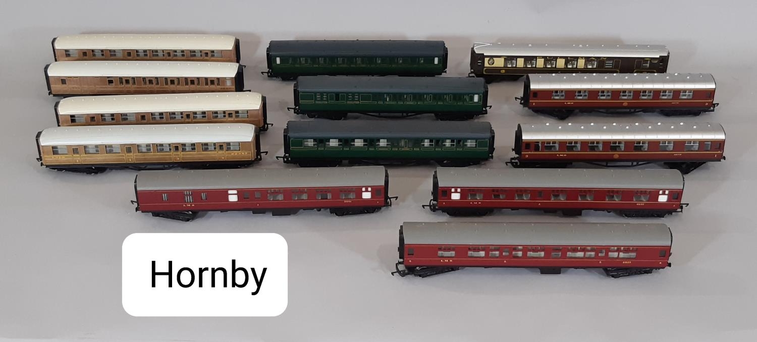 31 unboxed 00 gauge passenger coaches including Hornby Southern Green, LMS Maroon and LNER Teak etc, - Image 4 of 6