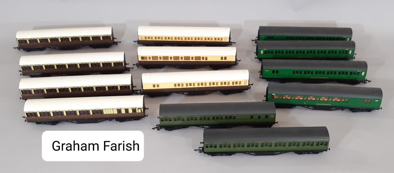 31 unboxed 00 gauge passenger coaches including Hornby Southern Green, LMS Maroon and LNER Teak etc, - Image 2 of 6