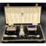 A mid 20th century Georgian style Mappin & Webb boxed condiment set with five spoons, a small silver