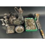 A mixed collection of silver plate including a claret jug, posy vases, tankard, boxed teaspoons,