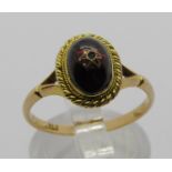 Antique 15ct cabochon garnet ring with central star setting, size Q, 2.9g (af diamond vacant)