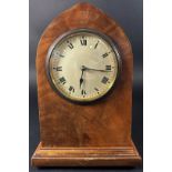 Late 19th century mantle clock, mahogany case of lancet shape enclosing a French eight day time