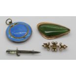 Group of jewellery comprising a 9ct nephrite brooch, 7.9g, an antique yellow metal brooch set with