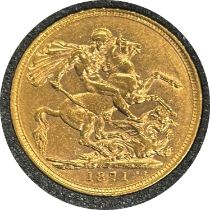 Victorian gold sovereign dated 1871, circulated, contained in a circular container
