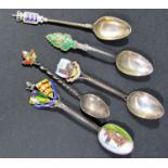 A collection of 26 various novelty spoons, souvenir teaspoons, mustard, salt spoon, etc and a