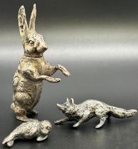 A silver pepper pot in the form of a hare, unclear hallmarks to inner neck (af foot missing) 6.5cm