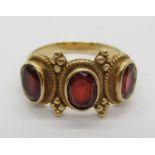 Byzantine style 9ct garnet three stone ring, size M, 3.5g