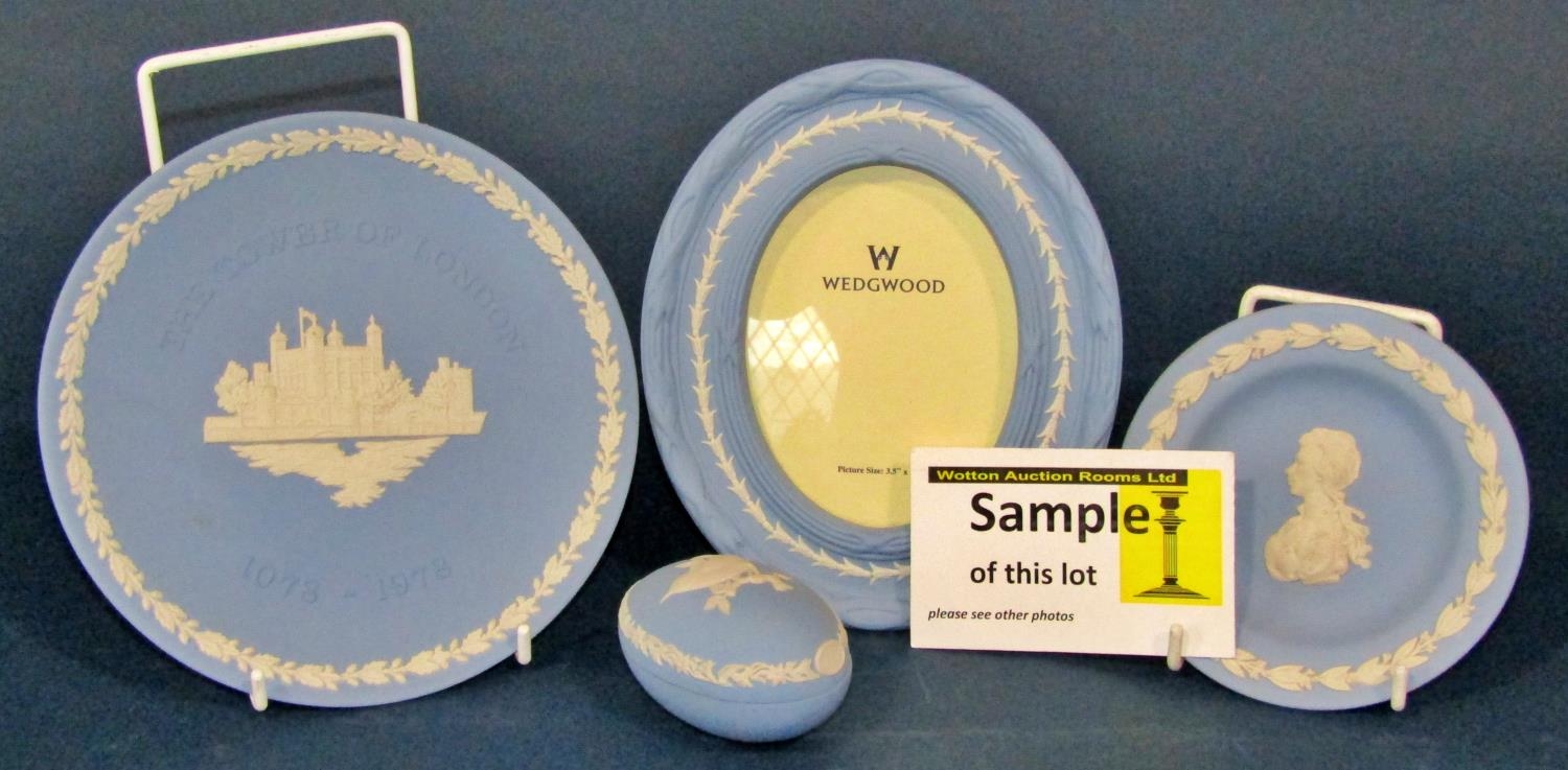 Contemporary ceramics to include Wedgwood tea cups and saucers, shell shaped dish, decorative - Image 2 of 2