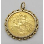 A yellow metal mounted 1905 sovereign, 9.8g