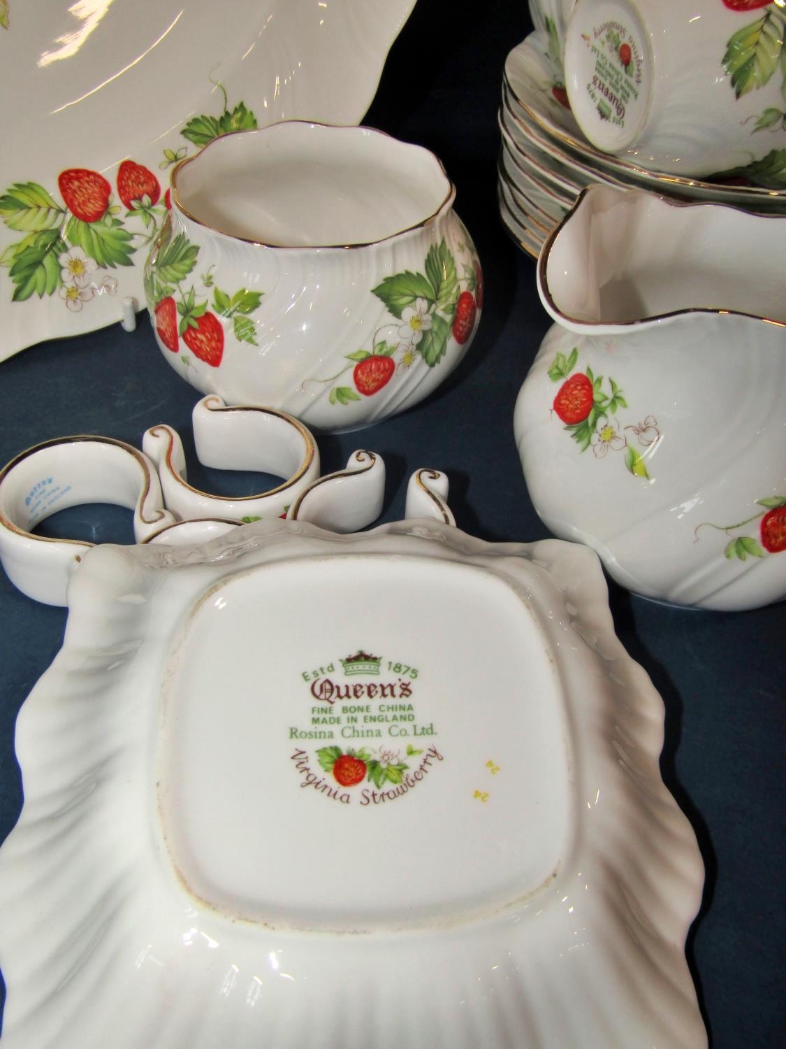 A collection of Royal Doulton Countess pattern tea ware comprising teacups, saucers, graduated - Image 4 of 4