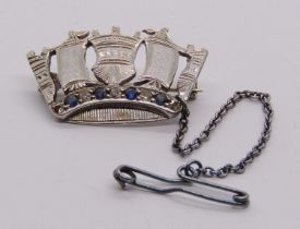 Naval crown brooch set with sapphires and diamonds in 14ct white gold, 2.4cm W approx, 4g