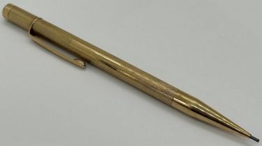 Walker & Hall 9ct propelling pencil with engine turned detail