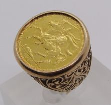 9ct ring set with an Isle of Man gold coin dated 1974, size N, 15.6g