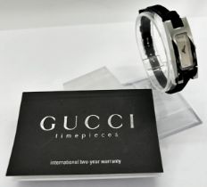 A Gucci 3900L model 23960 ladies wristwatch with stainless steel case, quartz movement, serial