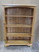 A small pale pine freestanding bookcase 123cm high, 85 x 30cm