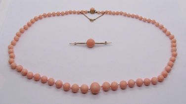 Graduated coral bead necklace with yellow metal clasp and safety chain, 50g, together with a matched