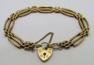 9ct gate link bracelet with heart padlock clasp, 13.7g