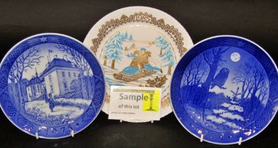 A collection of 19th century blue and white plates, Dickens ware basin, 14 Spode Christmas