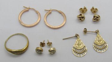 Group of 9ct jewellery comprising a diamond set ring and four pairs of earrings of various design,
