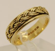 Celtic style 18ct spinning band ring, maker 'B&N', London 1995, size N, 3.9g