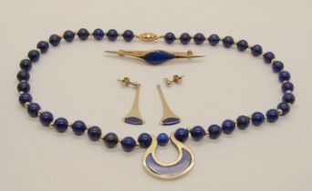 Associated suite of stylised 1980s 9ct lapis lazuli jewellery, comprising a bead pendant