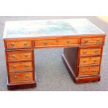 Victorian mahogany pedestal desk with 1 long, 8 short drawers, on a plinth base and castors, 77.5