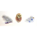 Royal Crown Derby snowy owl, W.15.5cm; another owl, with gold buttons; and a duck, without a button.