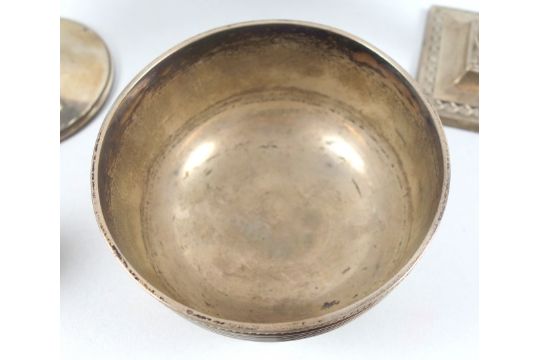 Edwardian silver presentation bowl with 6 bands and on 3 ball feet, inscribed "W.H.R, October 28th - Image 5 of 7