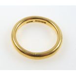 22ct gold wedding band, by The Albion Chain Co., Birmingham, 1914, 6.6grs