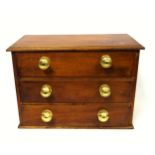 Small mahogany collector's chest with 3 felt lined drawers, and a moulded top, 31.5 x 44.7 x 23.4cm