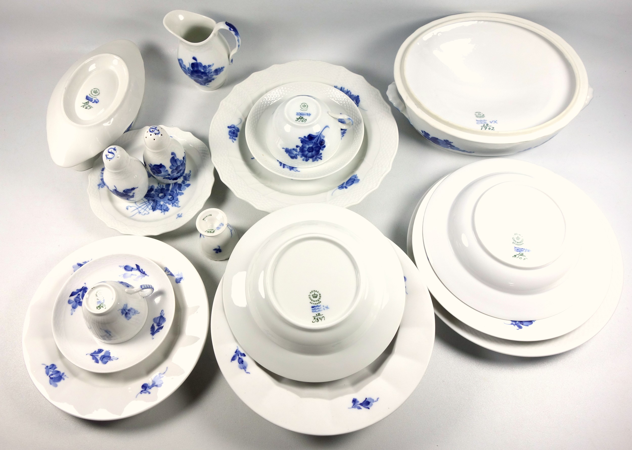 Royal Copenhagen porcelain "Blue Flower" pattern matched service comprising 3 soup bowls, No.8546, - Image 2 of 4