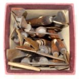 20 gold finishing hand tools comprising pallets and gouges, and 3 without handles. (23)