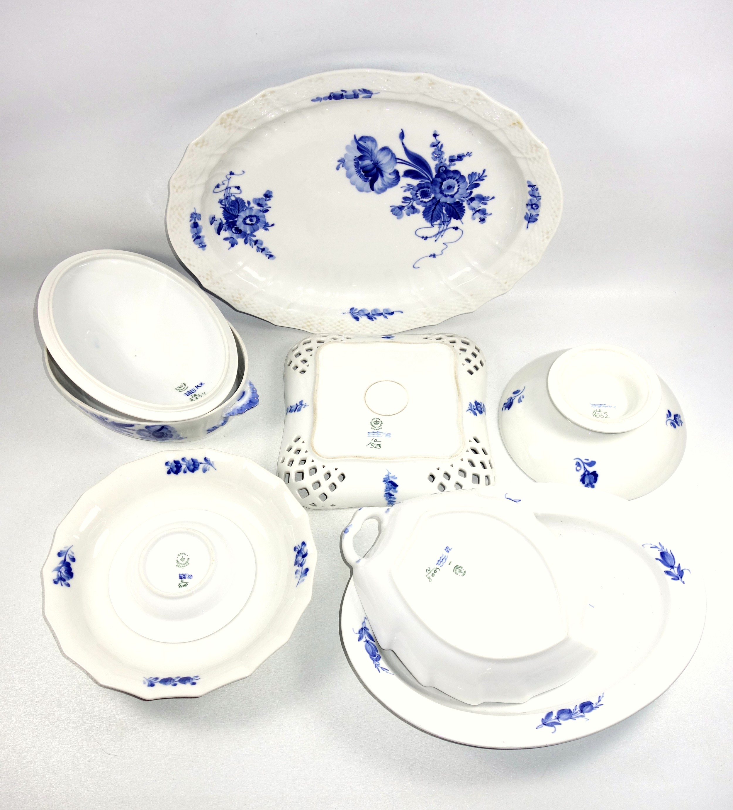 Royal Copenhagen porcelain "Blue Flower" pattern matched service comprising 3 soup bowls, No.8546, - Image 4 of 4