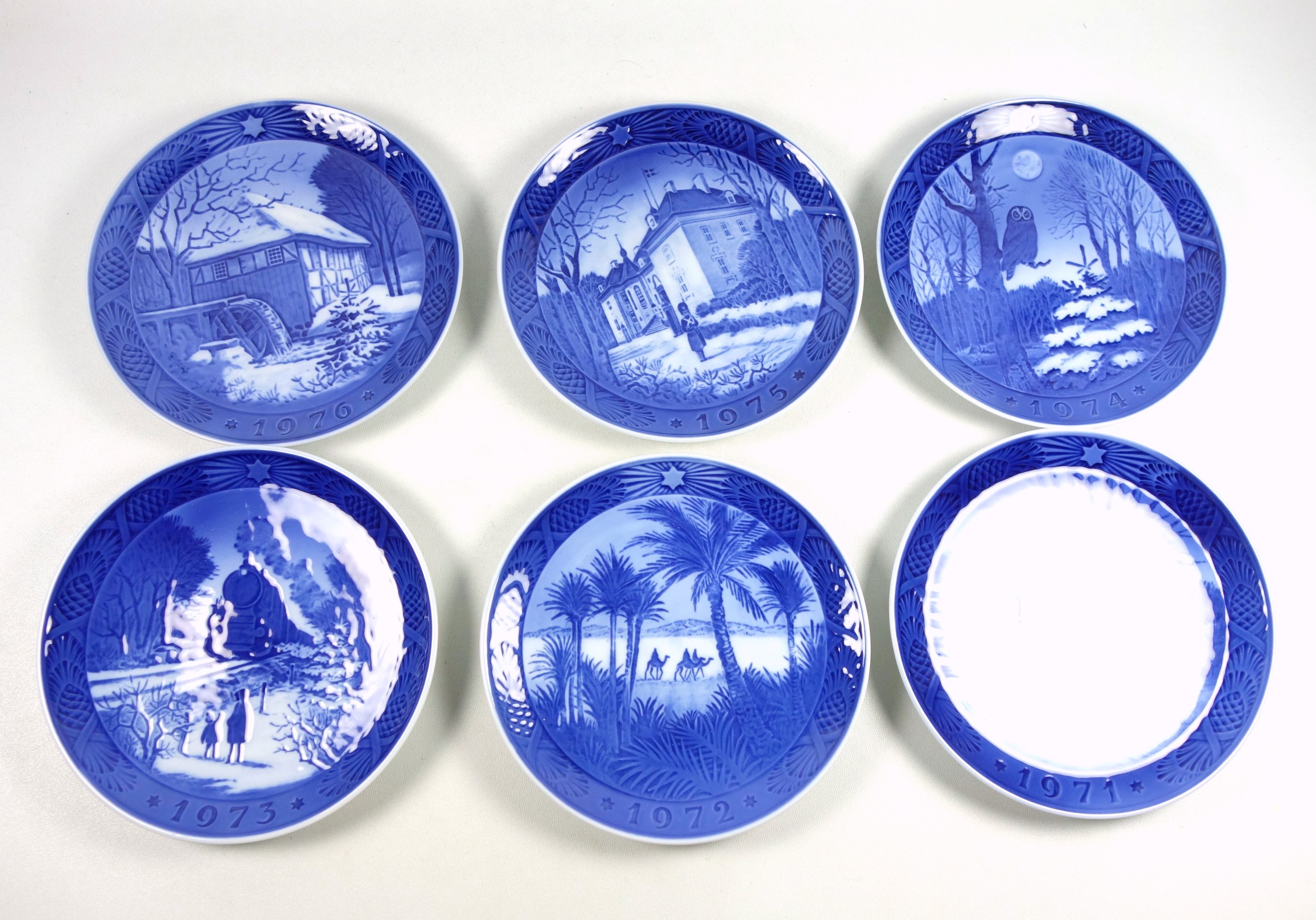 Royal Copenhagen porcelain Christmas plates, 1970-76 and 1978-79, Dia.18cm; James Cook plate, - Image 2 of 5