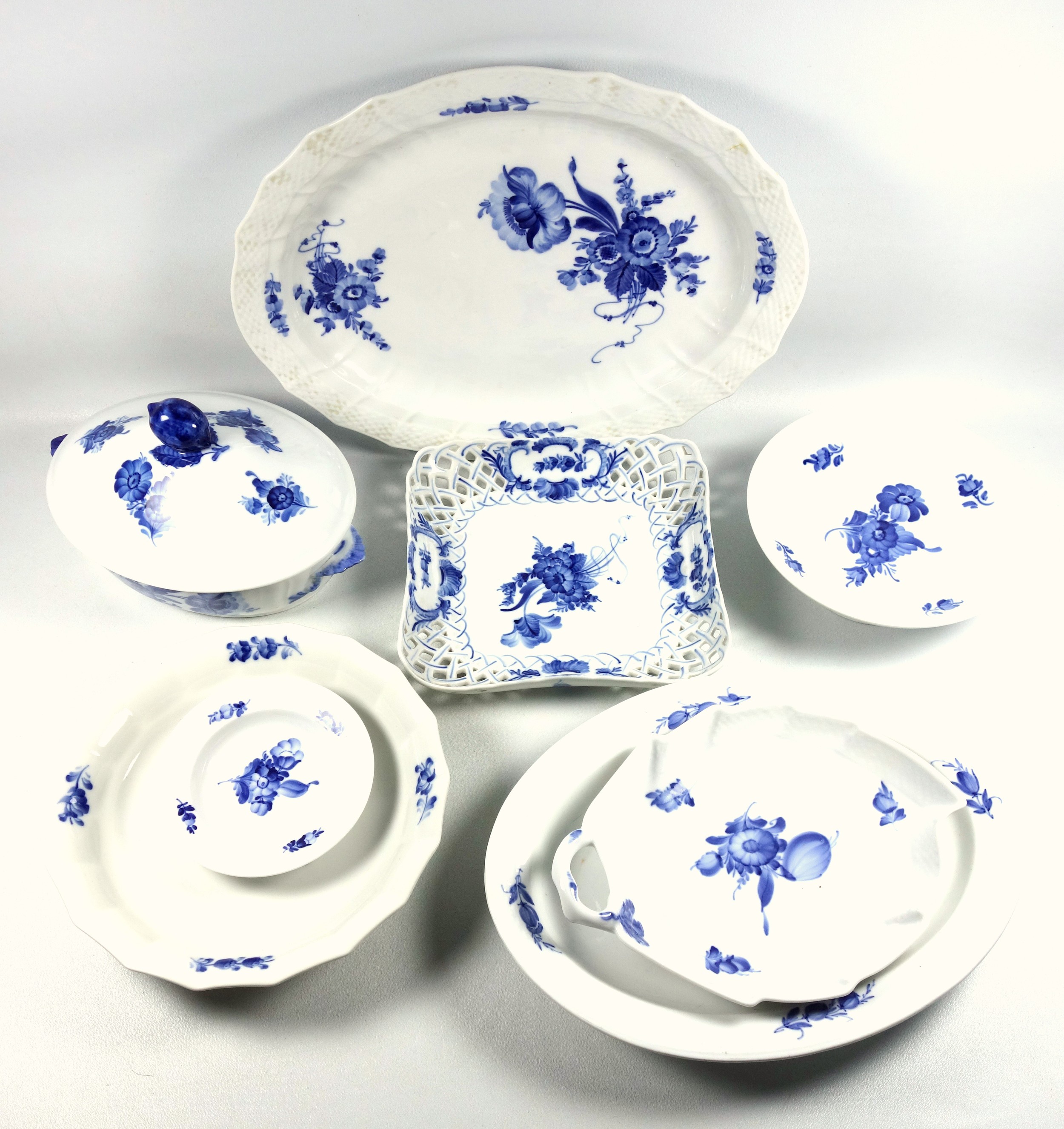 Royal Copenhagen porcelain "Blue Flower" pattern matched service comprising 3 soup bowls, No.8546, - Image 3 of 4
