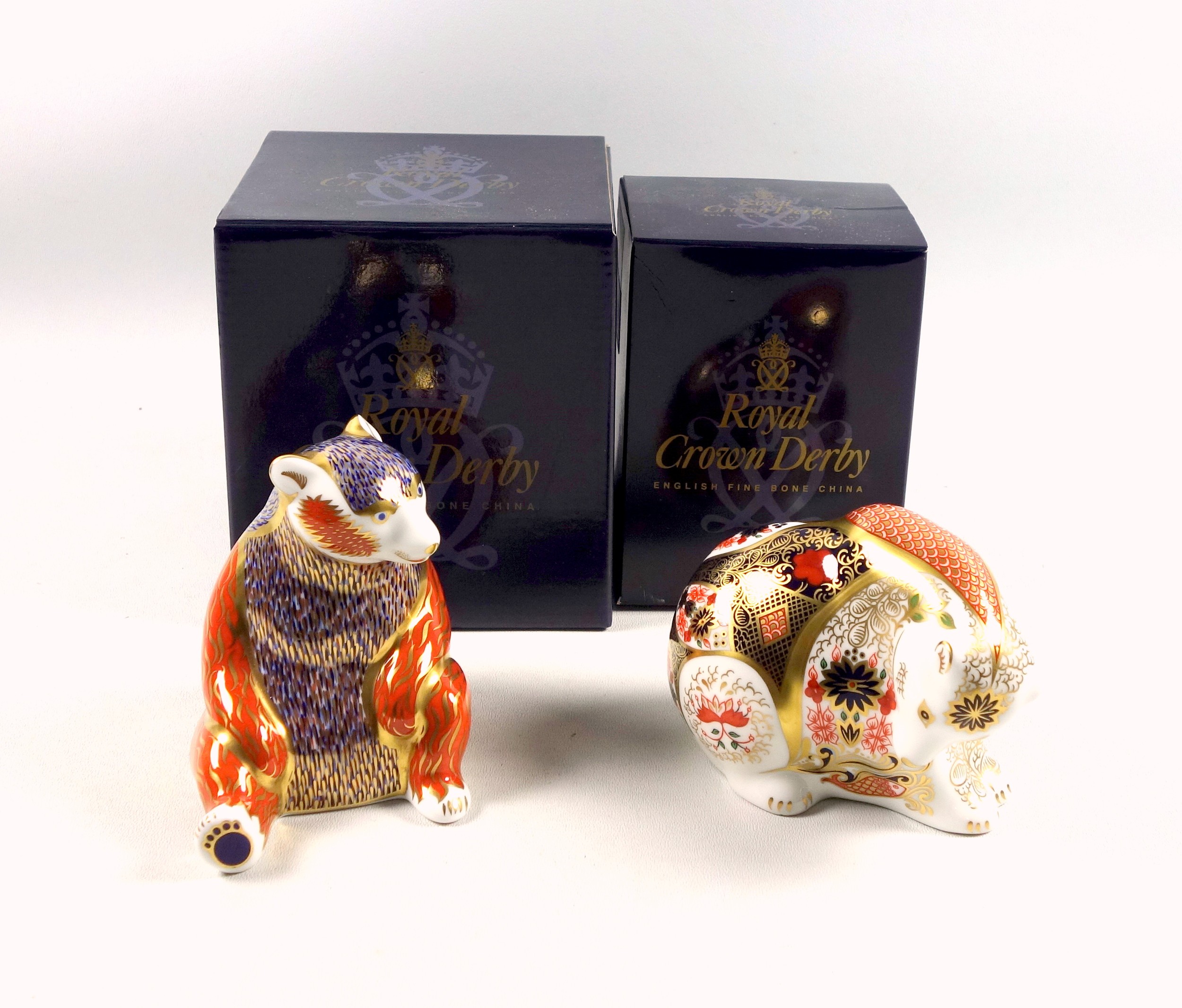 Royal Crown Derby "Honeybear" paperweight, H.10cm and an Imari pattern "Rocky Mountain bear", W.