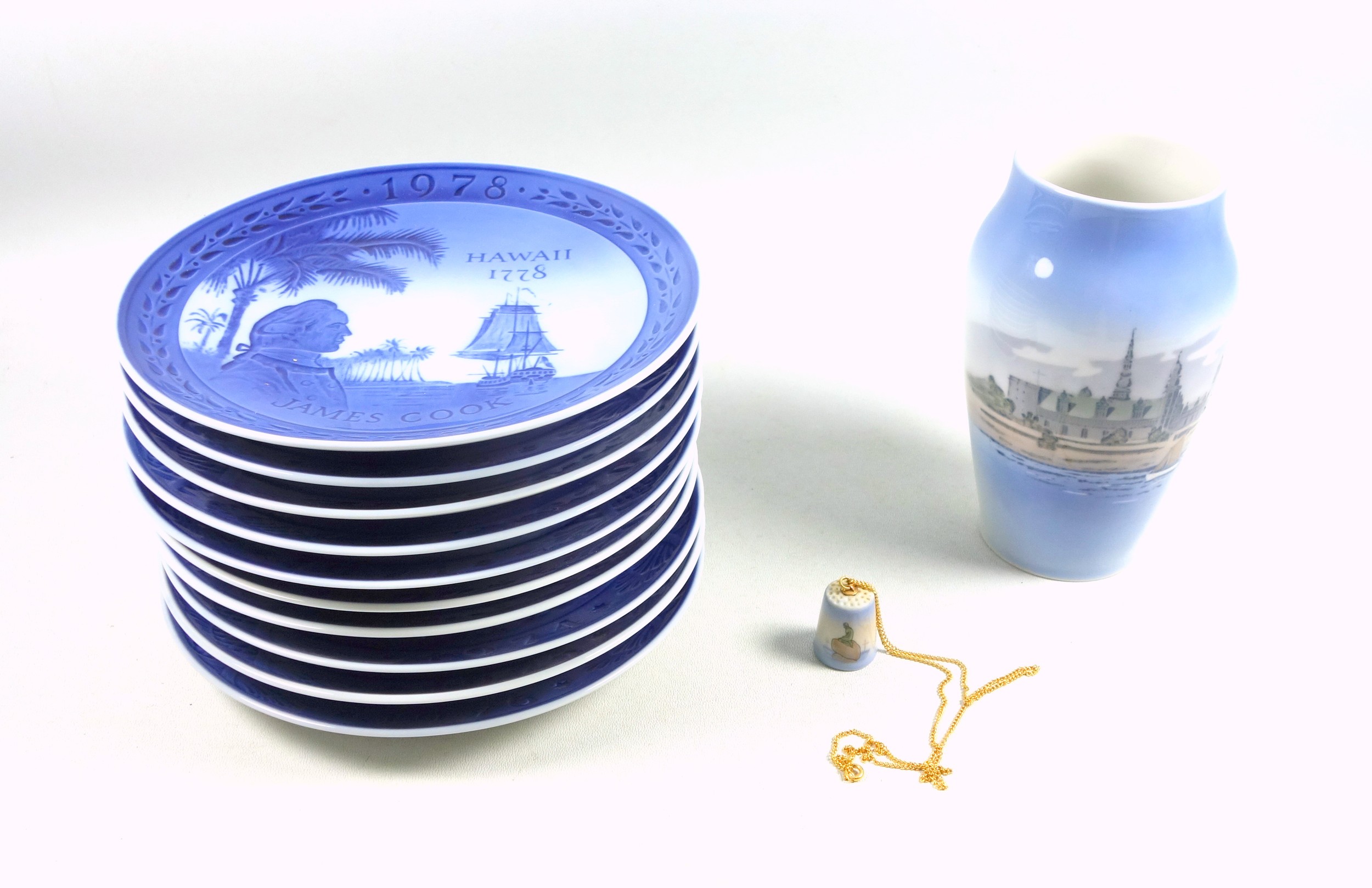 Royal Copenhagen porcelain Christmas plates, 1970-76 and 1978-79, Dia.18cm; James Cook plate,