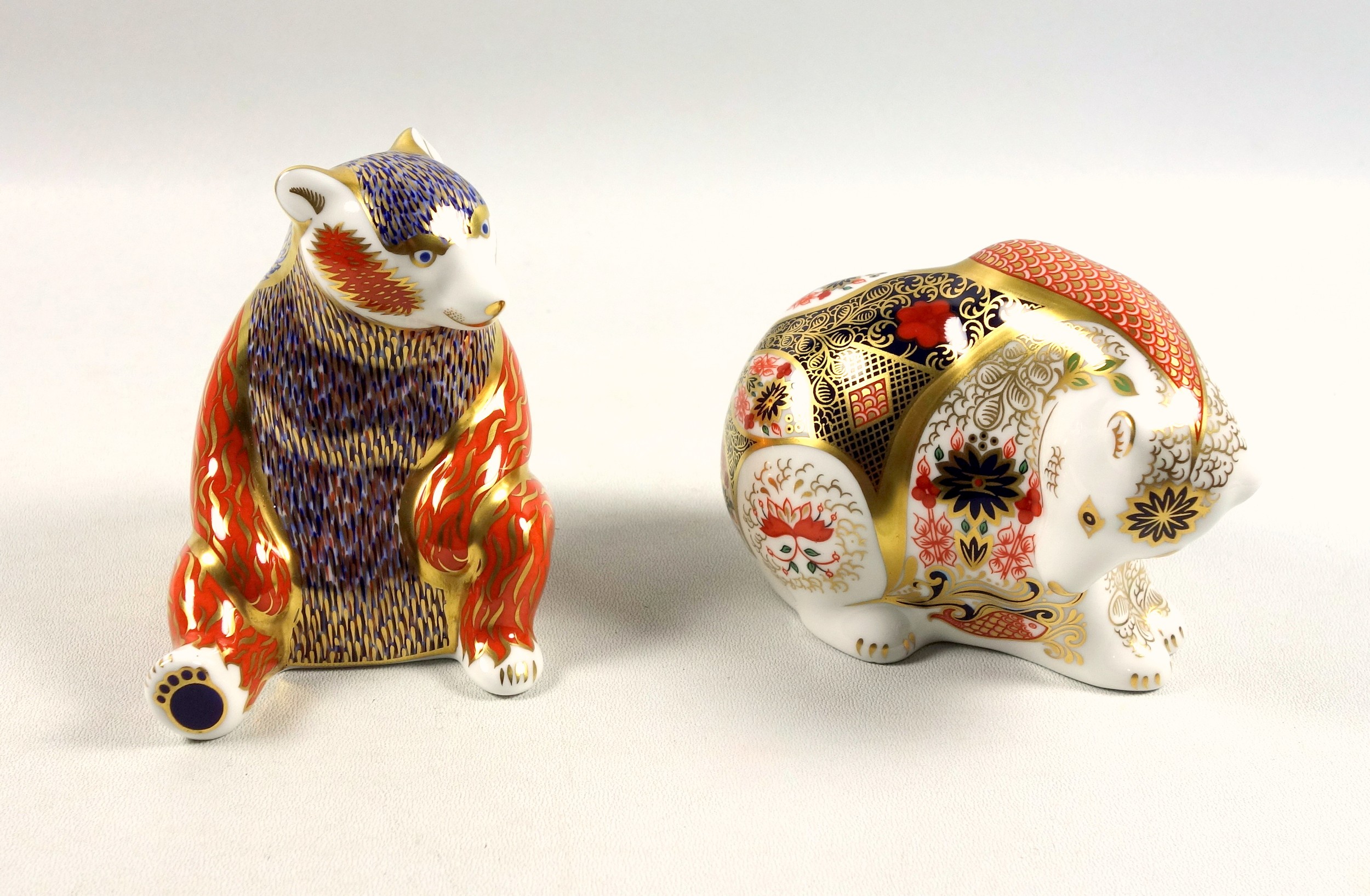 Royal Crown Derby "Honeybear" paperweight, H.10cm and an Imari pattern "Rocky Mountain bear", W. - Image 2 of 5