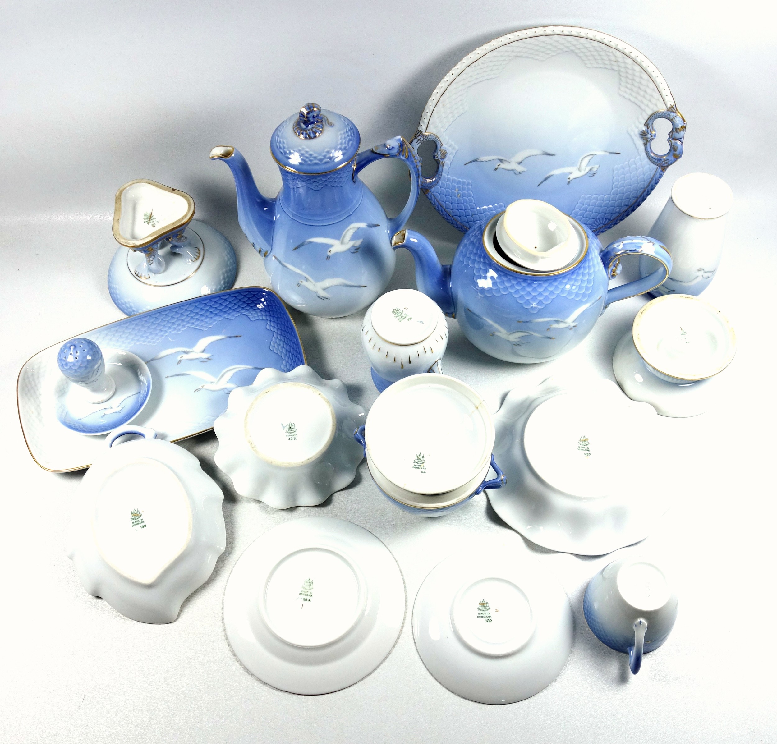Bing & Grondahl porcelain "Seagull" pattern part tea and coffee set comprising, oval teapot, H.16cm; - Image 2 of 2