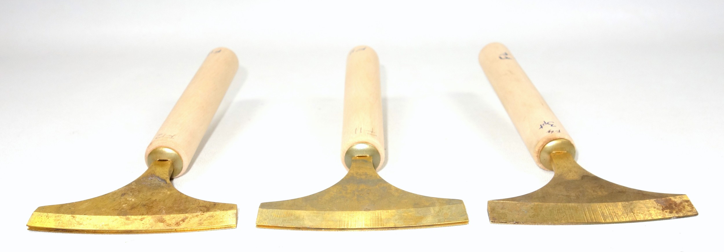 20 gold finishing hand tools comprising 12 gouges and 8 decorative and other pallets. (2) - Image 6 of 8