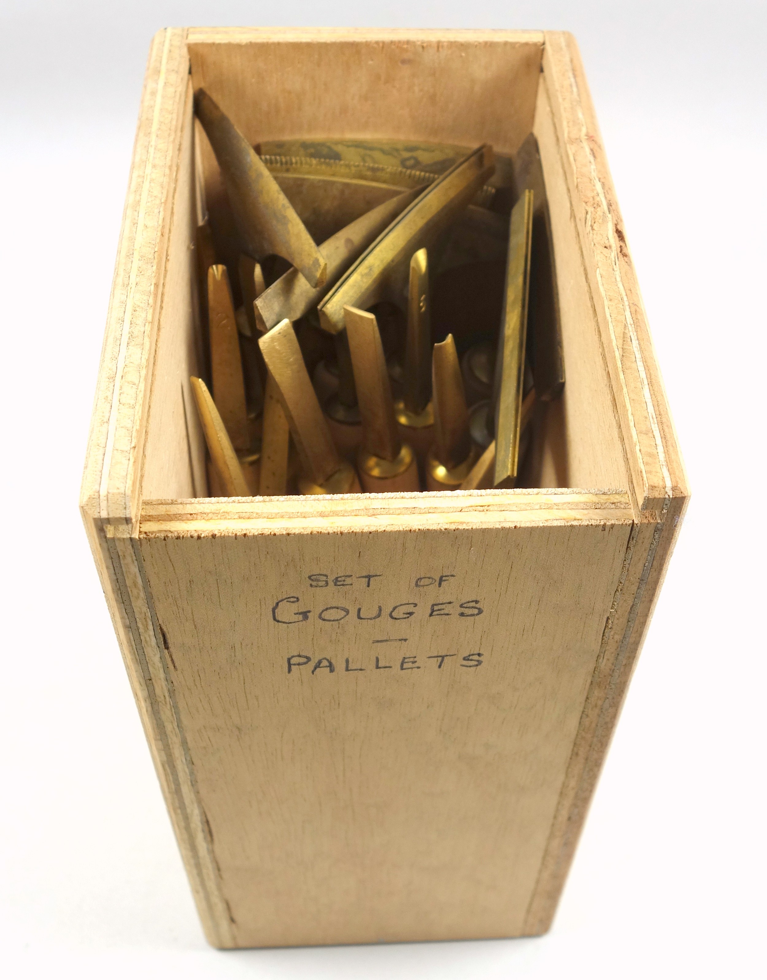 20 gold finishing hand tools comprising 12 gouges and 8 decorative and other pallets. (2)